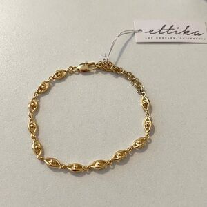 Eyes Motif Bracelet in Gold Color